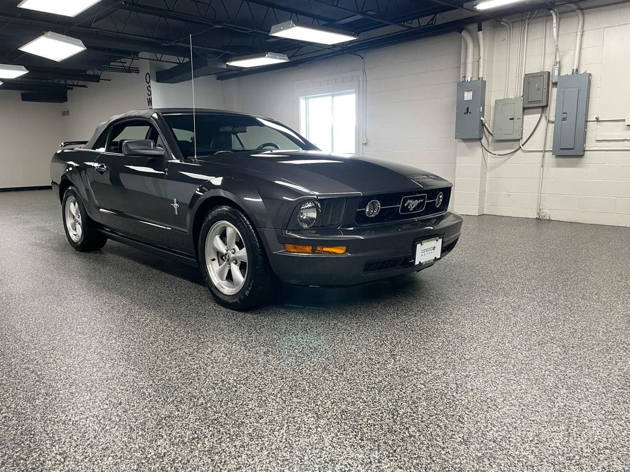 Used 2007 Ford Mustang Convertible RWD image 3