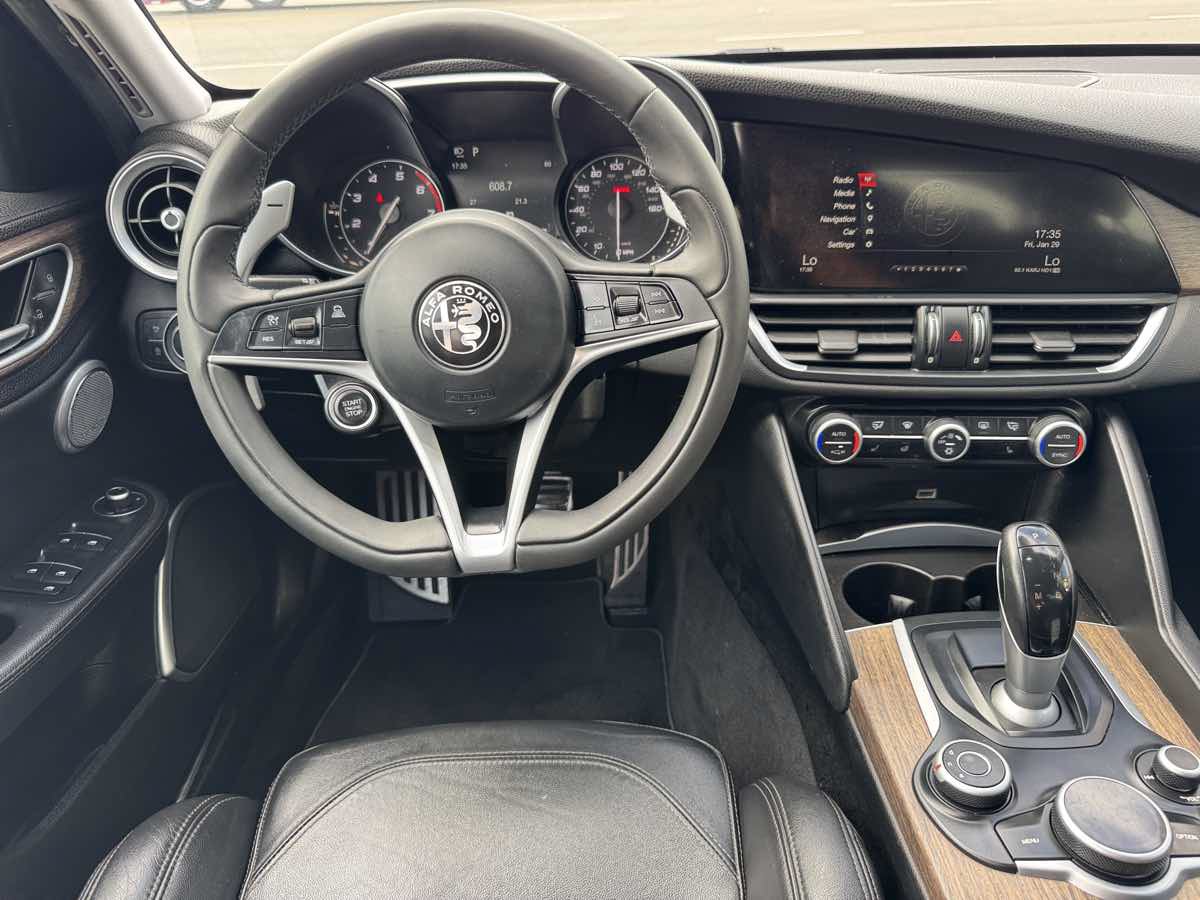 Used 2017 Alfa Romeo Giulia Ti w/ TI 18" Sport Package AWD/4WD image 19