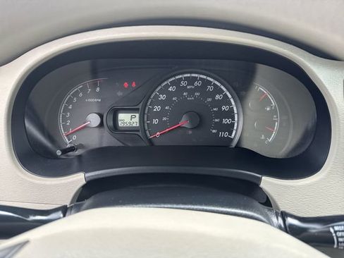 Used 2012 Toyota Sienna LE w/ Towing Pkg FWD image 11
