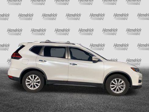 Used 2017 Nissan Rogue SV image 11