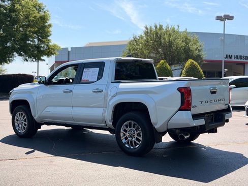 Used 2025 Toyota Tacoma Limited image 9