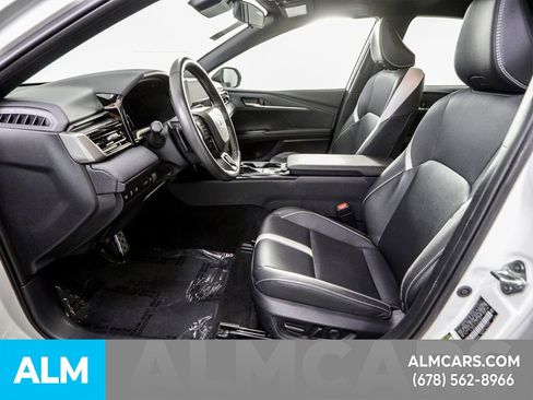 Used 2025 Toyota Camry SE image 16