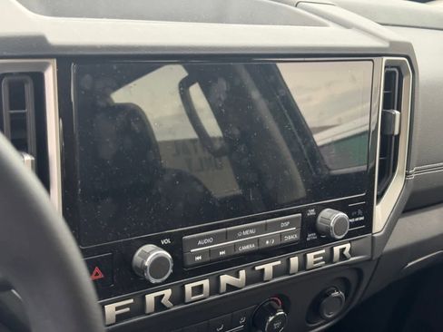 Certified 2025 Nissan Frontier SV w/ Tow Package image 15