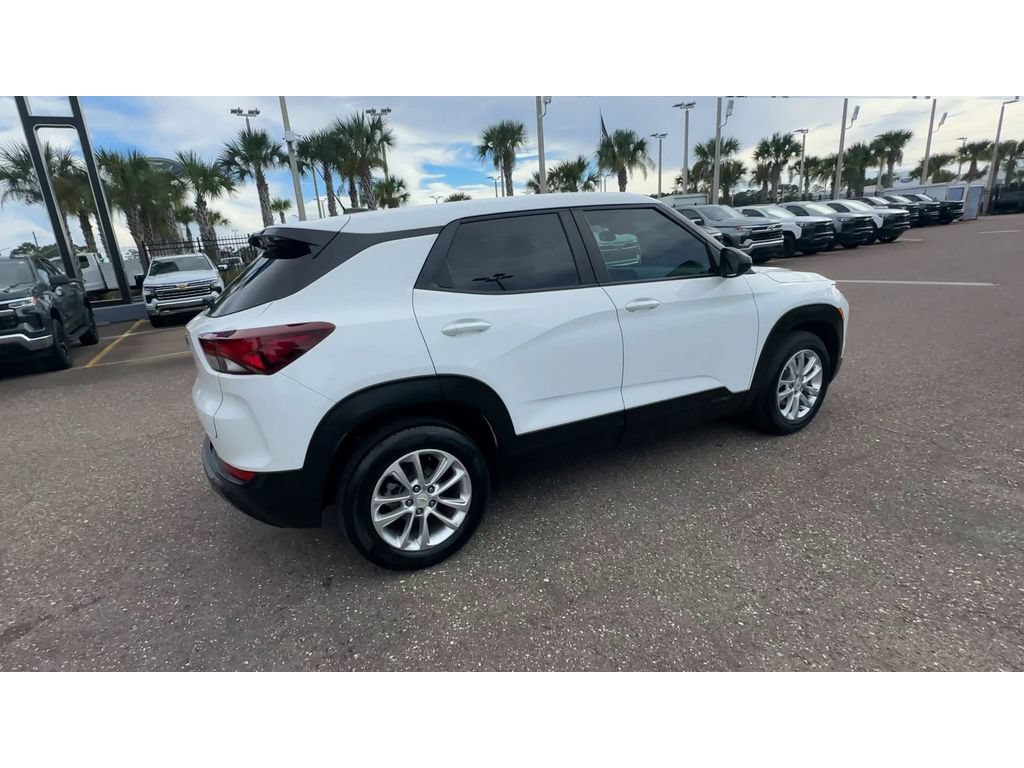 Used 2024 Chevrolet TrailBlazer LS w/ LS Convenience Package FWD image 2