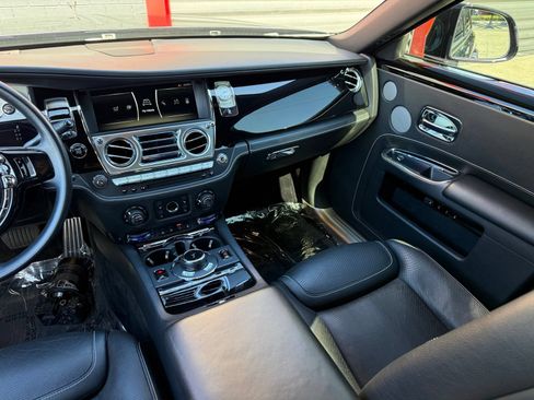 Used 2018 Rolls-Royce Ghost RWD image 40