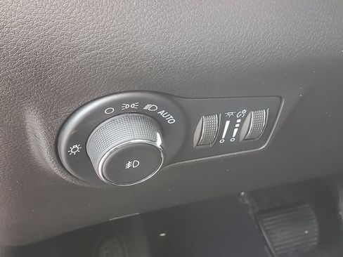 Used 2023 Jeep Compass Limited w/ Elite Group AWD/4WD image 10