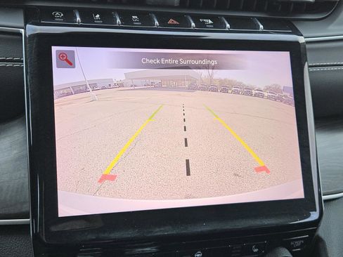 Used 2022 Jeep Grand Cherokee Limited image 17