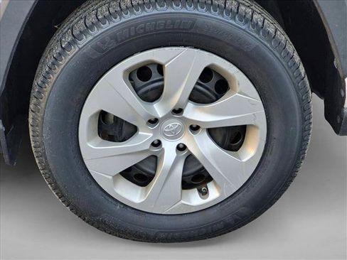 Used 2022 Toyota RAV4 LE FWD image 16