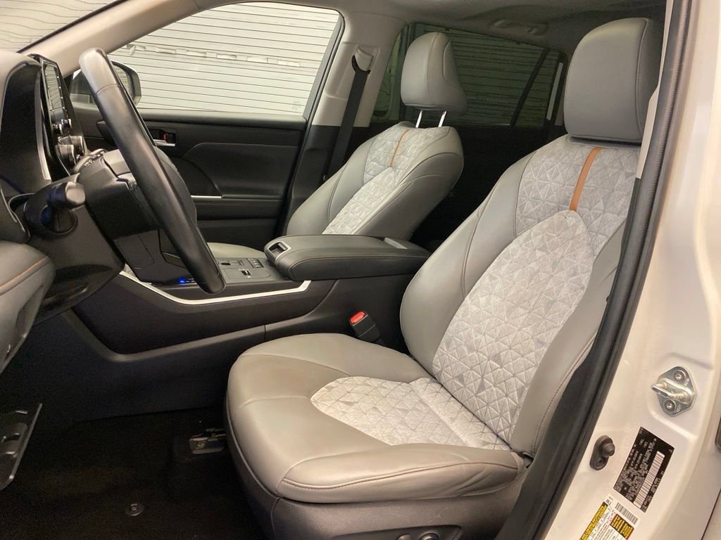 Used 2022 Toyota Highlander Bronze Edition AWD/4WD image 20