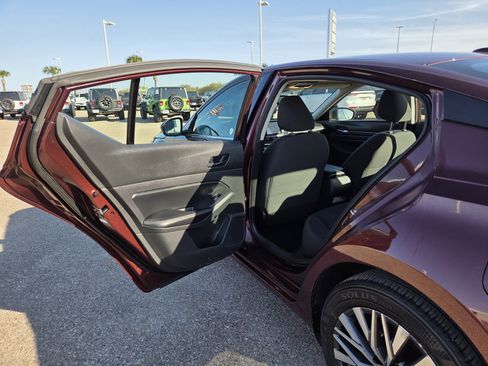 Used 2025 Nissan Altima 2.5 SV image 13