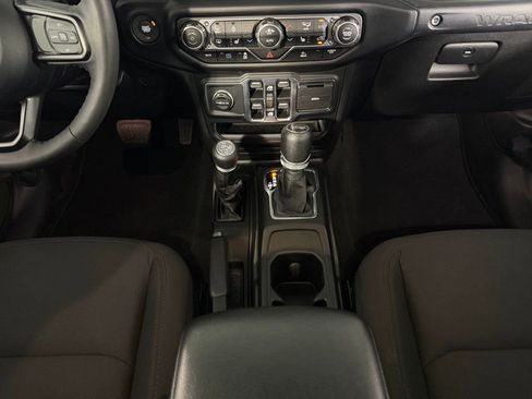 Used 2023 Jeep Wrangler Unlimited w/ Cold Weather Group image 17