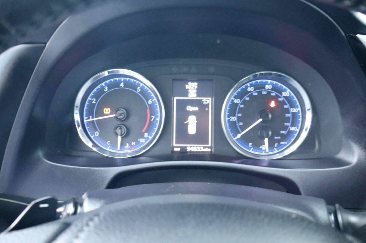 Used 2018 Toyota Corolla SE FWD image 21