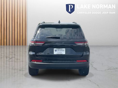 New 2025 Jeep Grand Cherokee Limited w/ Luxury Tech Group II image 8