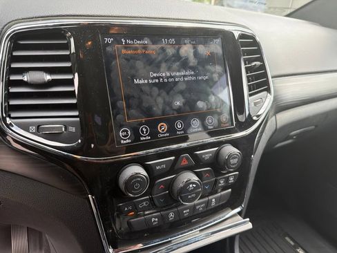 Used 2019 Jeep Grand Cherokee Laredo w/ Laredo X Package AWD/4WD image 7