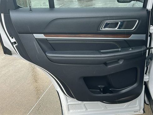 Used 2018 Ford Explorer Limited w/ Equipment Group 301A FWD image 33
