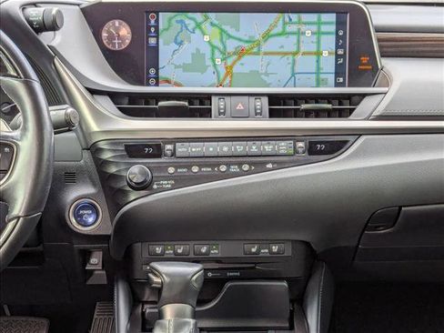 Used 2019 Lexus ES 300h w/ Premium Package image 14