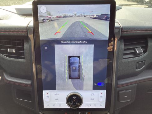 Used 2022 Ford Expedition Limited image 25