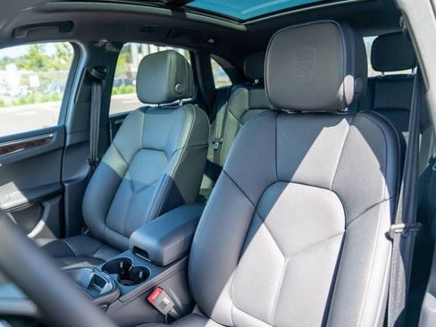 New 2026 Porsche Macan AWD/4WD image 5