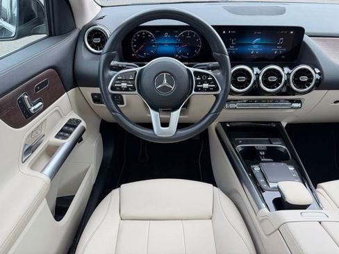 Used 2023 Mercedes-Benz GLA 250 4MATIC image 11