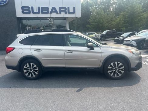 Used 2016 Subaru Outback 2.5i Limited AWD/4WD image 2