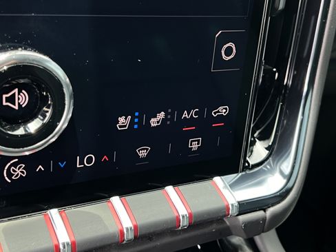 Used 2025 GMC Yukon AT4 w/ AT4 Premium Package AWD/4WD image 17
