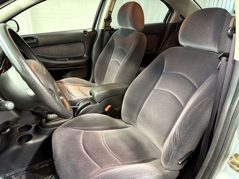 Used 2002 Chrysler Sebring LX image 12