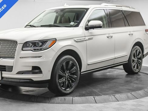 Used 2022 Lincoln Navigator Reserve image 3