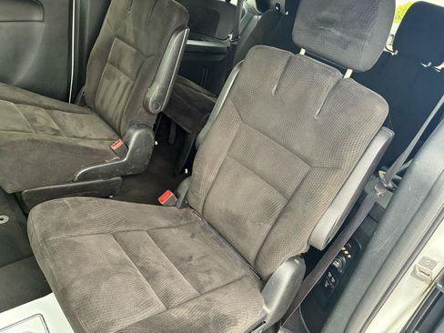 Used 2015 Dodge Grand Caravan SE FWD image 10