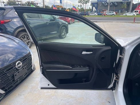 Used 2022 Dodge Charger SXT RWD image 5
