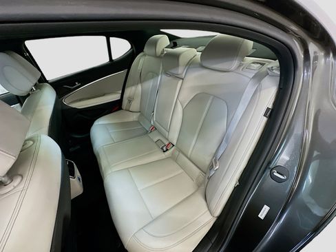 Used 2025 Genesis G70 2.5T image 29