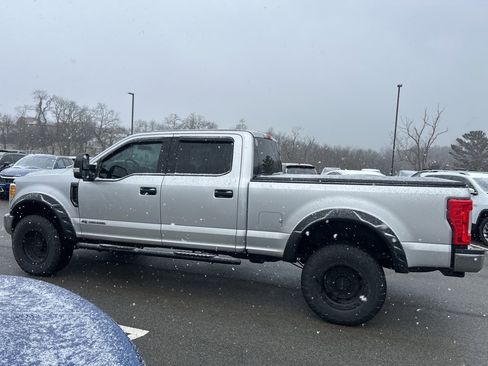 Used 2017 Ford F250 XLT image 4