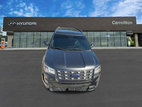 Used 2017 Ford Explorer Limited w/ Equipment Group 301A FWD image 2