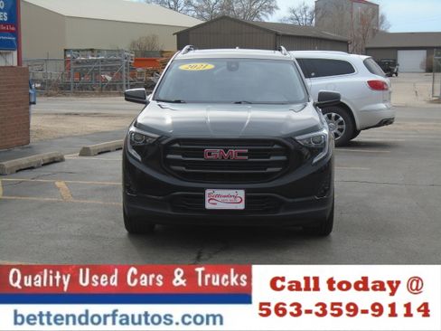 Used 2021 GMC Terrain SLT w/ Elevation Edition image 4