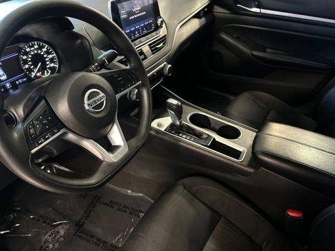 Used 2022 Nissan Altima 2.5 SV FWD image 12