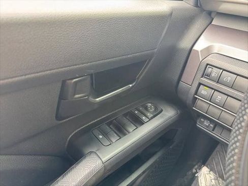Certified 2025 Toyota Tacoma SR5 AWD/4WD image 41