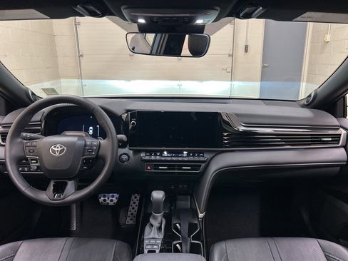 Used 2025 Toyota Camry XSE image 17