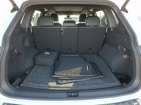 Used 2022 Volkswagen Tiguan SEL R-Line image 31