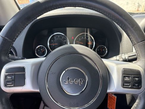 Used 2017 Jeep Compass Latitude image 13