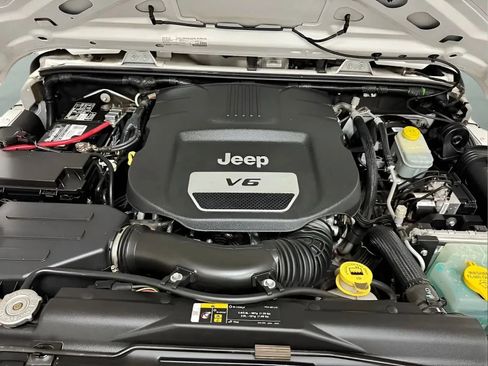Used 2017 Jeep Wrangler Sport AWD/4WD image 13