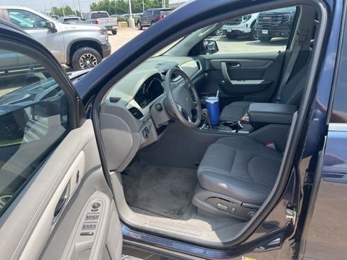 Used 2016 Chevrolet Traverse LT w/ LPO, 'HIT The Road' Package FWD image 9