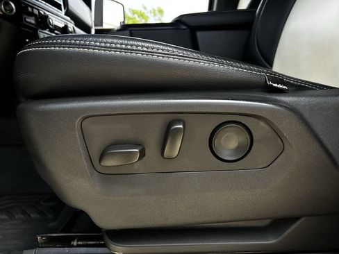Used 2024 Chevrolet Silverado 2500 LT AWD/4WD image 32