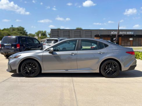 Used 2025 Toyota Camry SE FWD image 4
