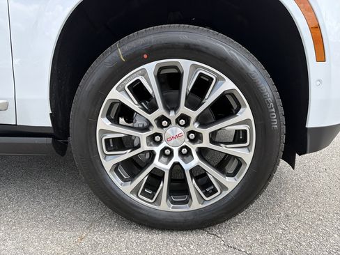 New 2026 GMC Yukon Denali w/ Denali Reserve Package image 15