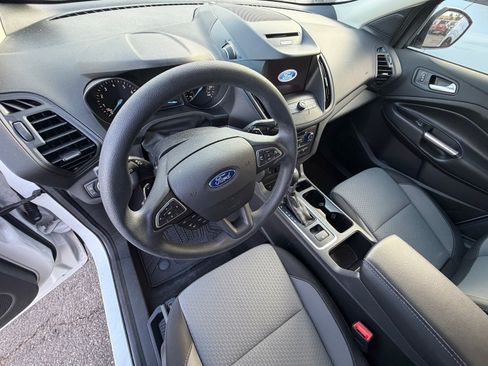 Used 2017 Ford Escape SE w/ Equipment Group 201A FWD image 6