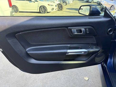 Used 2019 Ford Mustang Coupe RWD image 9