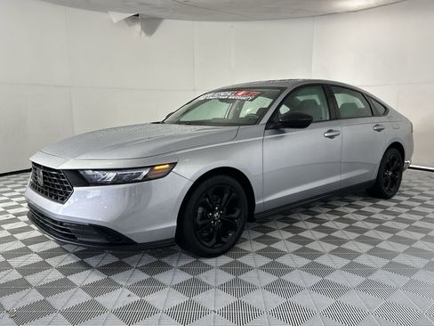 Used 2025 Honda Accord SE image 4