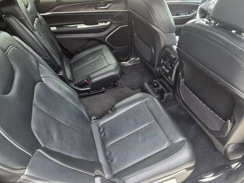 Used 2022 Jeep Grand Cherokee L Limited RWD image 18