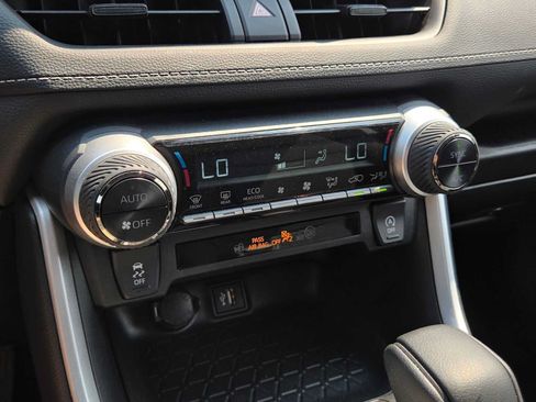 Certified 2025 Toyota RAV4 XLE AWD/4WD image 28