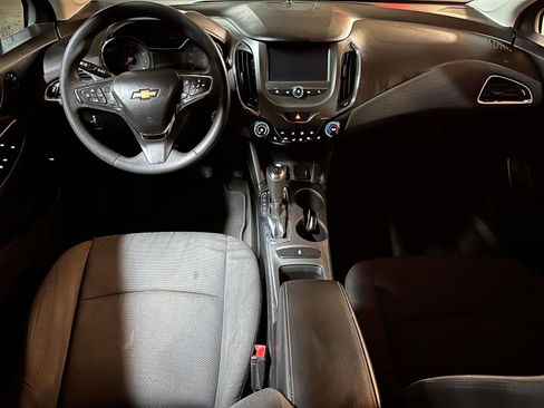 Used 2018 Chevrolet Cruze LT w/ Convenience Package image 17