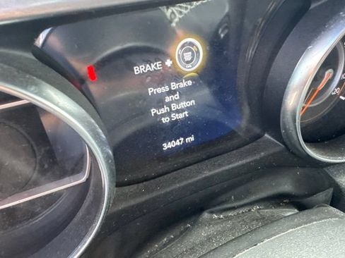 Used 2022 Jeep Wrangler Unlimited Sahara w/ Cold Weather Group AWD/4WD image 11